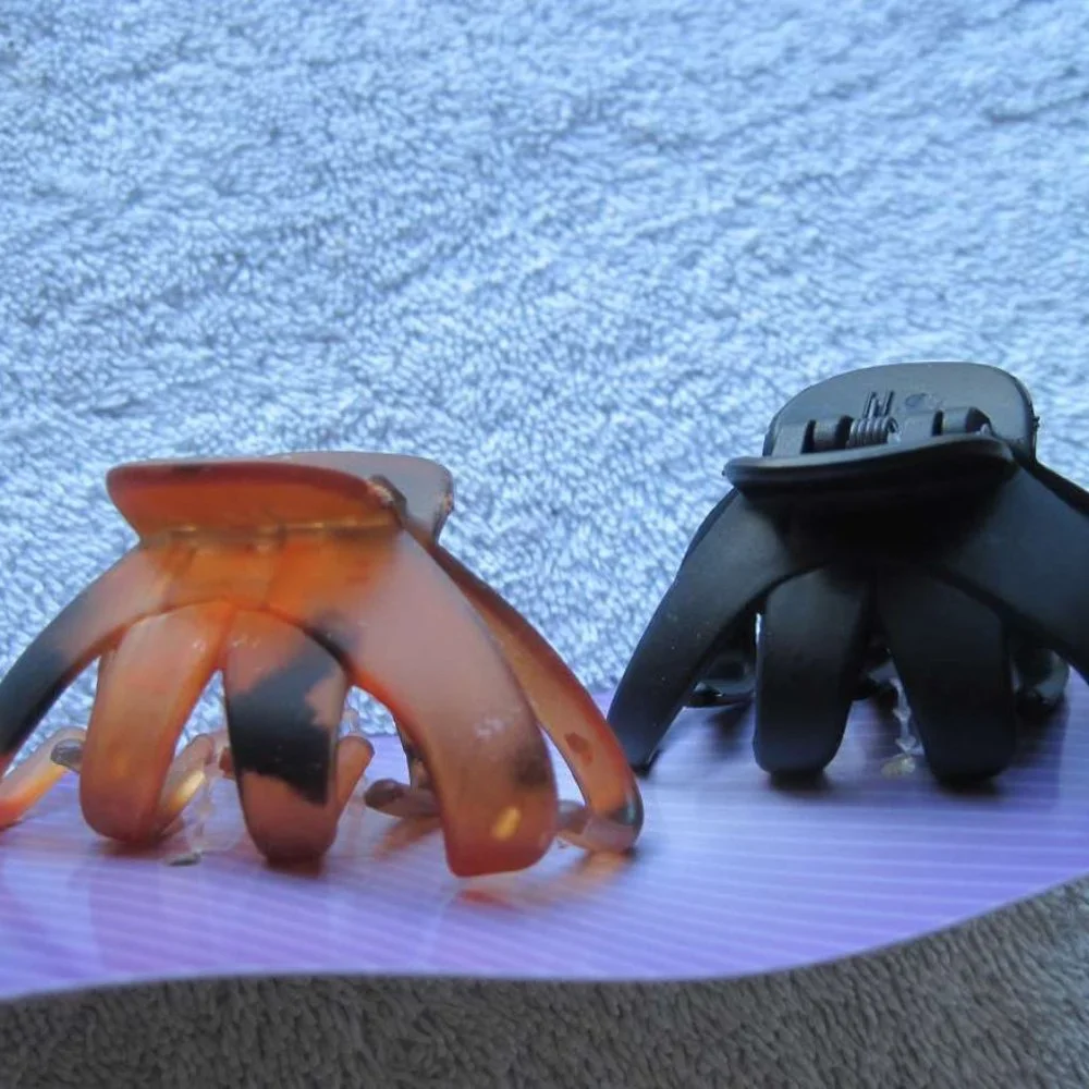 2 Goody Medium Matte Frosted Spider Octopus Plastic Jaw Claw Clips 2 1/4